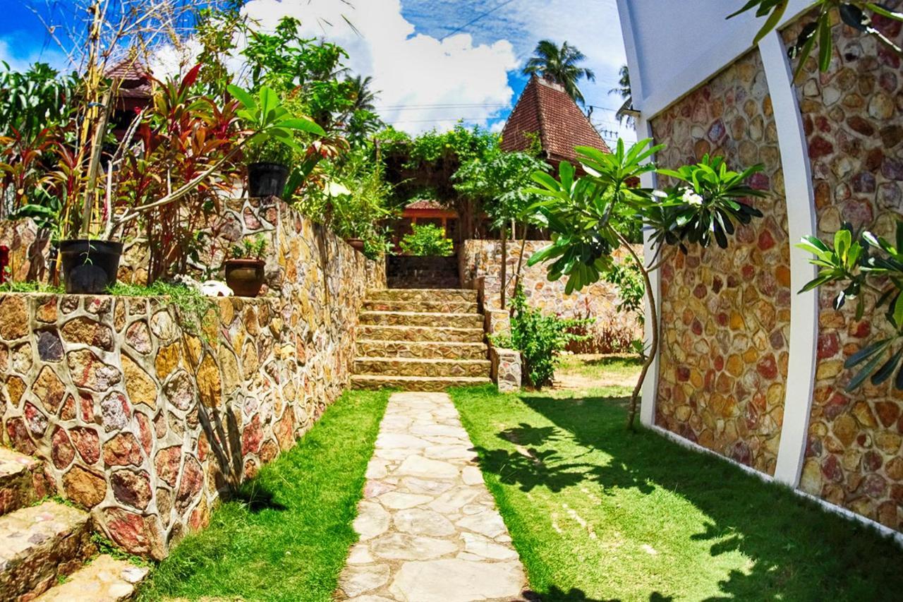 Ayu Hotel Karimunjawa Exterior foto