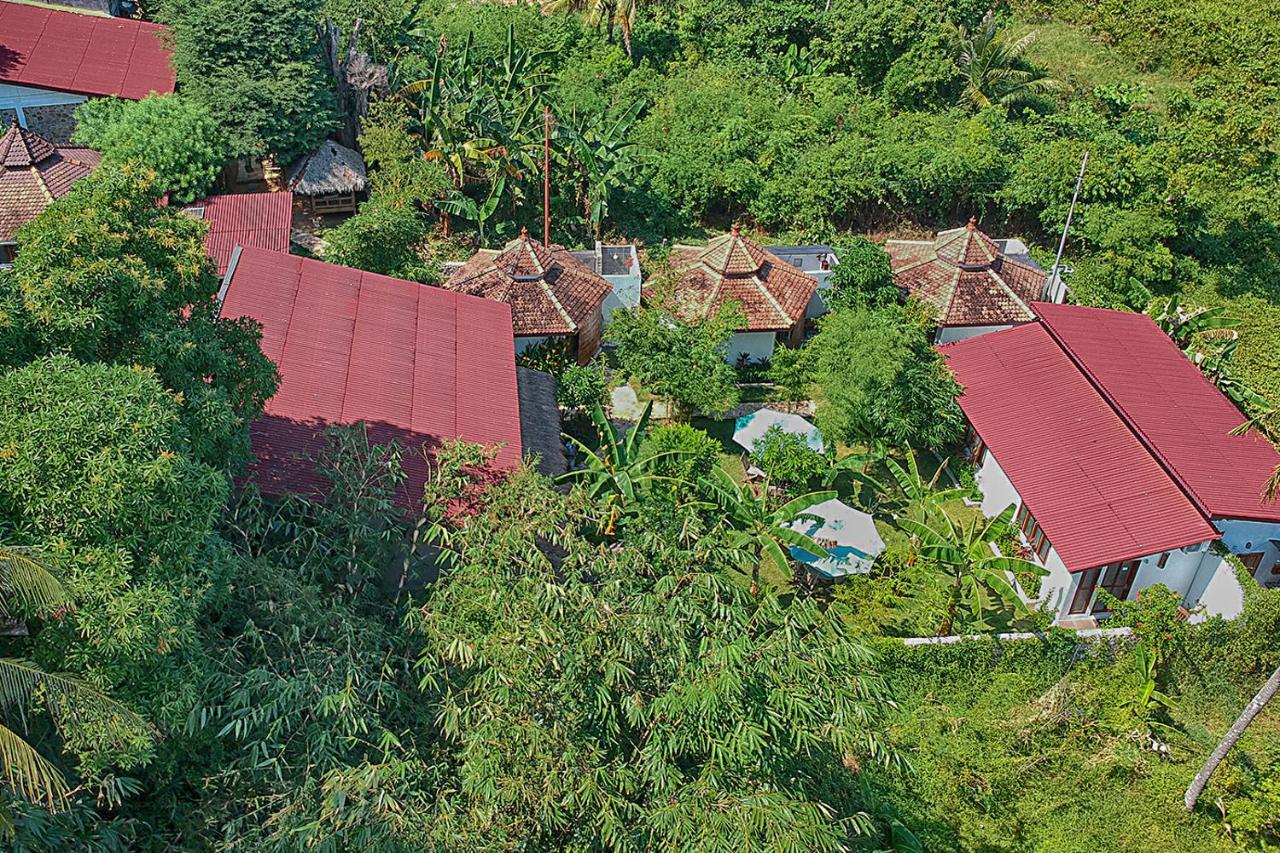 Ayu Hotel Karimunjawa Exterior foto